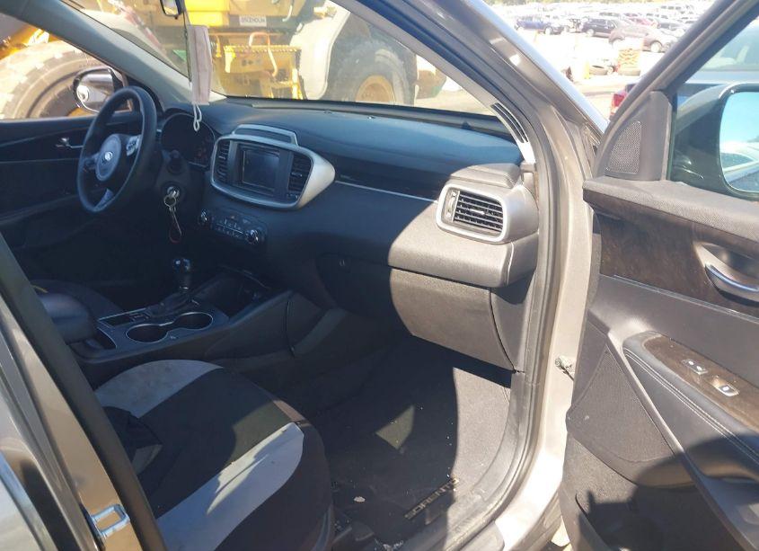 Photo 5 of 2017 Kia Sorento 2.4L LX (VIN 5XYPG4A36HG209713)