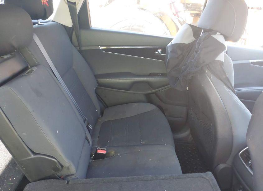 Photo 8 of 2017 Kia Sorento 2.4L LX (VIN 5XYPG4A36HG209713)