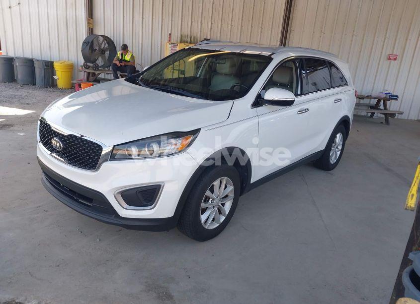 Photo 2 of 2017 Kia Sorento 2.4L LX (VIN 5XYPG4A36HG280622)