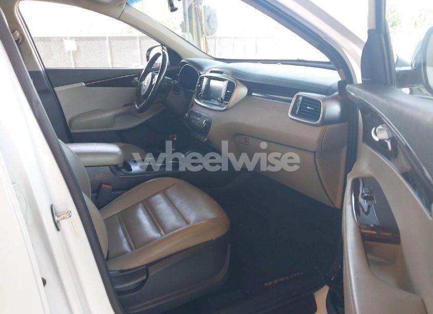 Photo 5 of 2017 Kia Sorento 2.4L LX (VIN 5XYPG4A36HG280622)