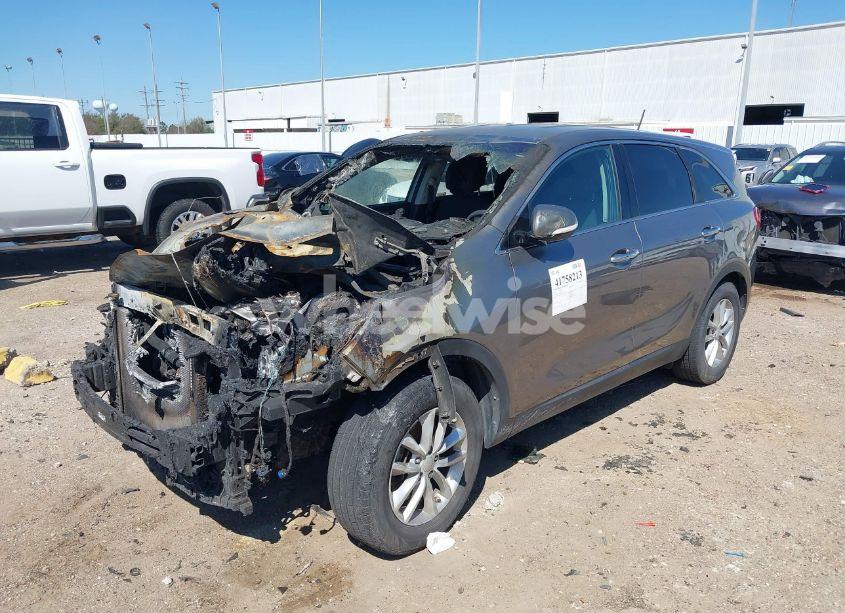 Photo 2 of 2017 Kia Sorento 2.4L L (VIN 5XYPG4A36HG285304)