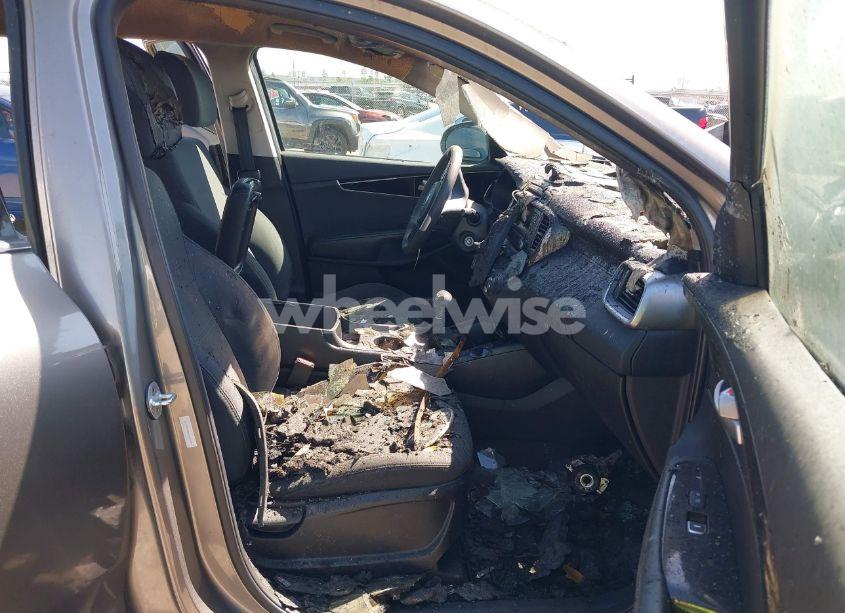 Photo 5 of 2017 Kia Sorento 2.4L L (VIN 5XYPG4A36HG285304)