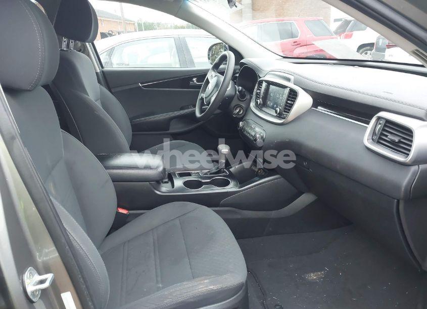 Photo 5 of 2019 Kia Sorento 2.4L L (VIN 5XYPG4A36KG530433)