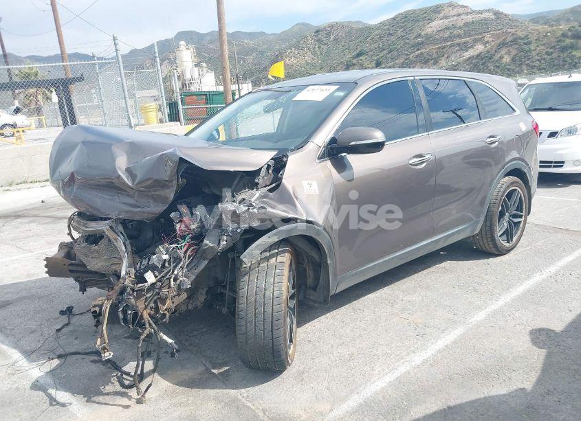 Photo 2 of 2019 Kia Sorento 2.4L LX (VIN 5XYPG4A36KG574769)