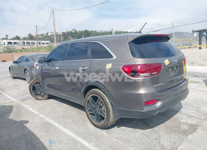 Photo 3 of 2019 Kia Sorento 2.4L LX (VIN 5XYPG4A36KG574769)