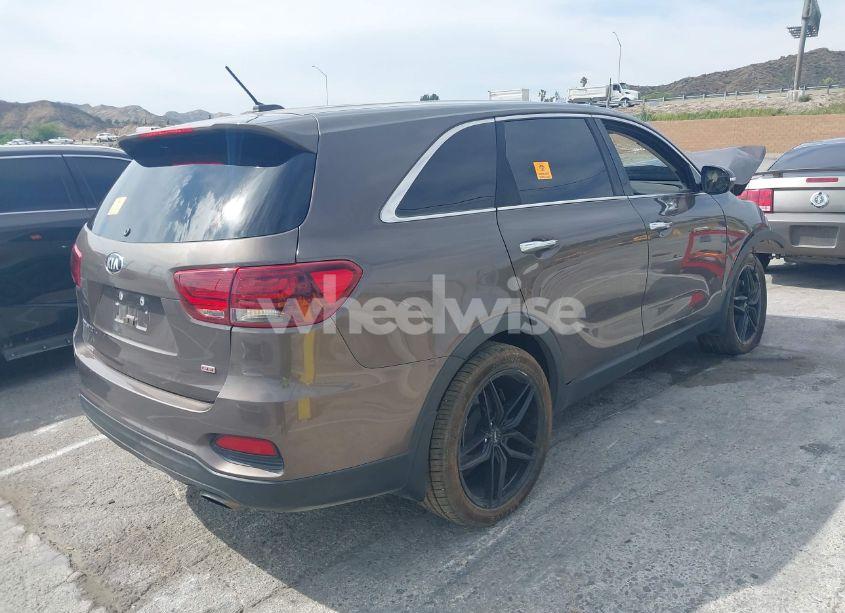 Photo 4 of 2019 Kia Sorento 2.4L LX (VIN 5XYPG4A36KG574769)