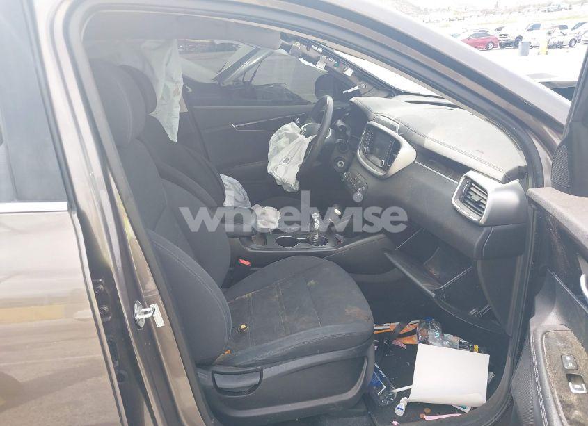 Photo 5 of 2019 Kia Sorento 2.4L LX (VIN 5XYPG4A36KG574769)