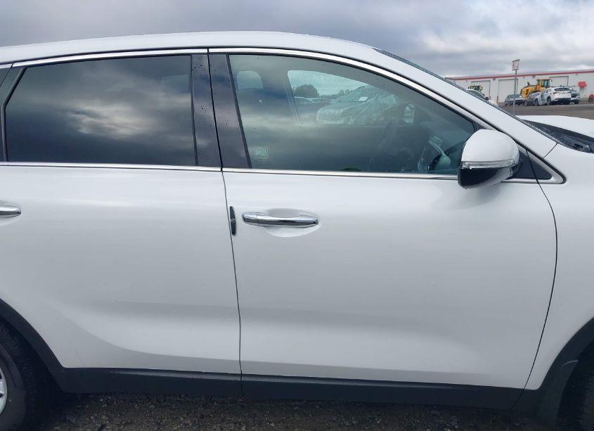 Photo 13 of 2019 Kia Sorento 2.4L L (VIN 5XYPG4A36KG611125)