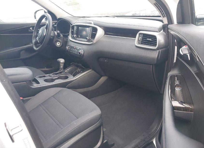 Photo 5 of 2019 Kia Sorento 2.4L L (VIN 5XYPG4A36KG611125)