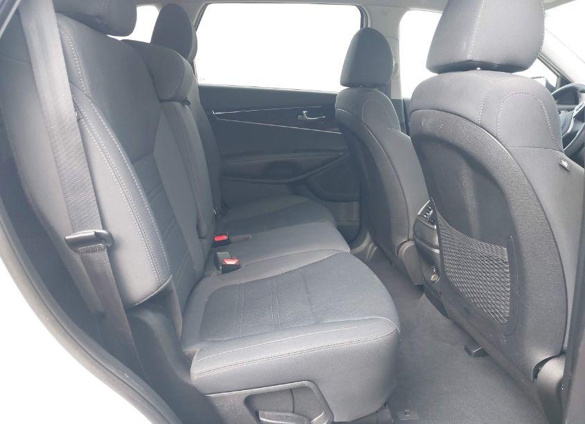 Photo 8 of 2019 Kia Sorento 2.4L L (VIN 5XYPG4A36KG611125)