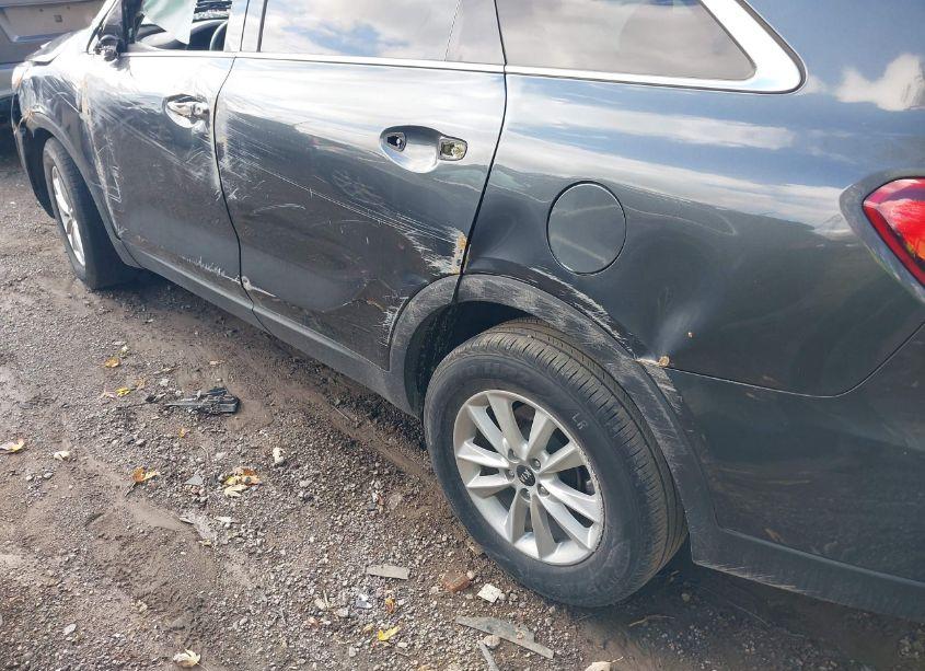 Photo 19 of 2020 Kia Sorento 2.4L LX (VIN 5XYPG4A36LG658799)