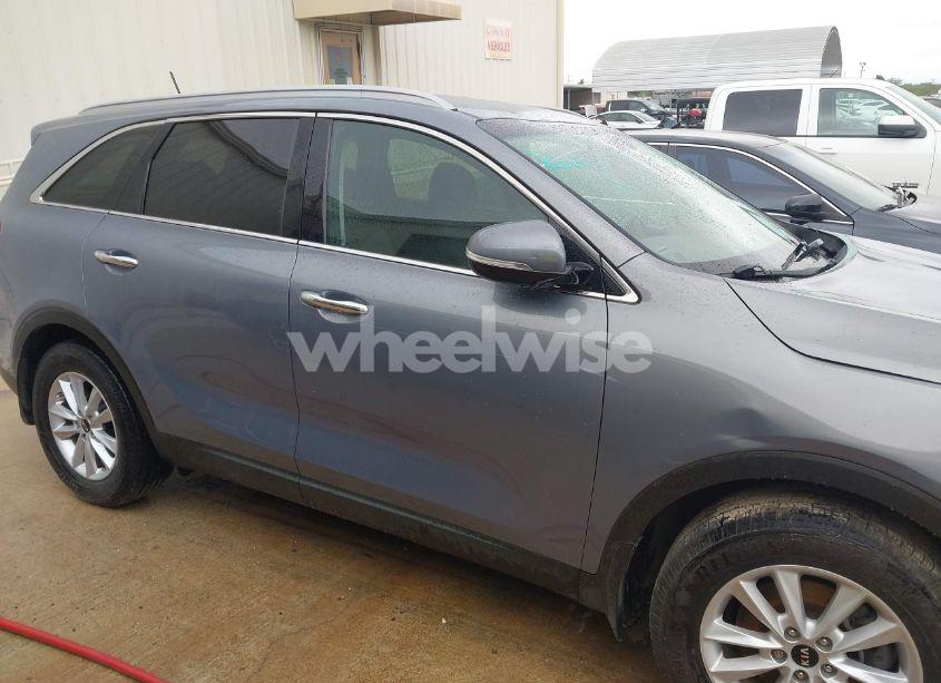 Photo 13 of 2020 Kia Sorento 2.4L LX (VIN 5XYPG4A36LG663128)