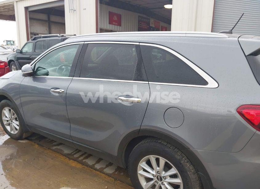 Photo 14 of 2020 Kia Sorento 2.4L LX (VIN 5XYPG4A36LG663128)