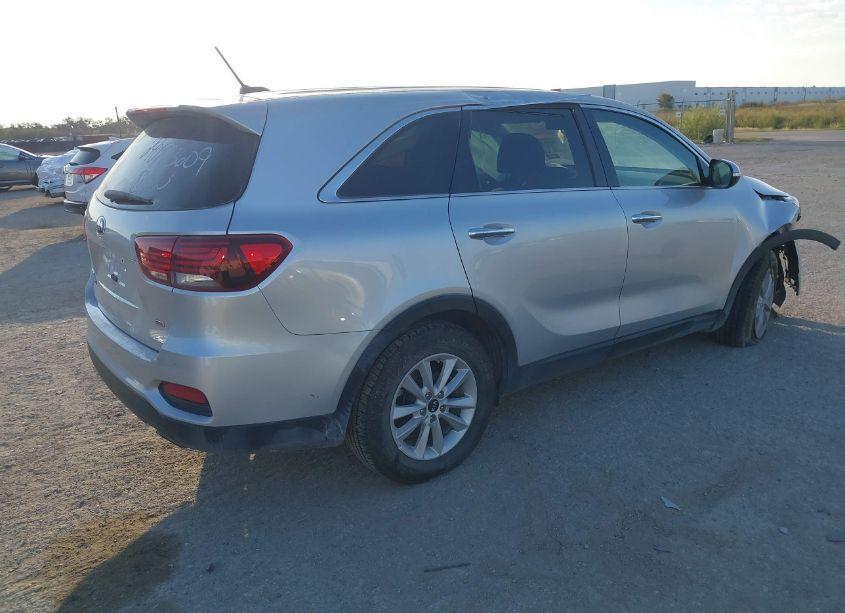 Photo 4 of 2020 Kia Sorento 2.4L L (VIN 5XYPG4A36LG698445)