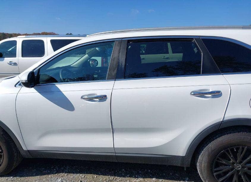 Photo 15 of 2016 Kia Sorento 2.4L LX (VIN 5XYPG4A37GG010202)