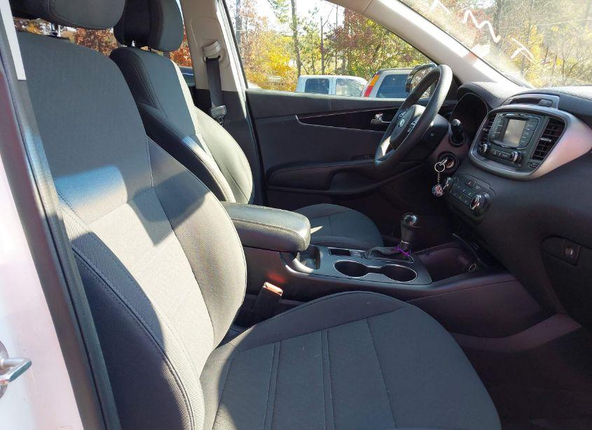 Photo 5 of 2016 Kia Sorento 2.4L LX (VIN 5XYPG4A37GG010202)