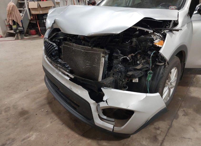 Photo 6 of 2016 Kia Sorento 2.4L L (VIN 5XYPG4A37GG019000)