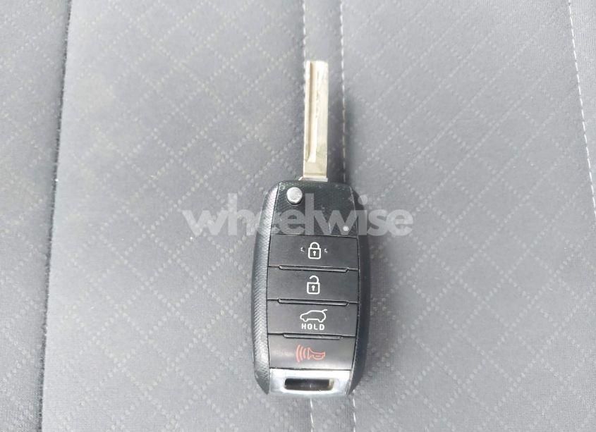 Photo 11 of 2016 Kia Sorento 2.4L LX (VIN 5XYPG4A37GG050554)