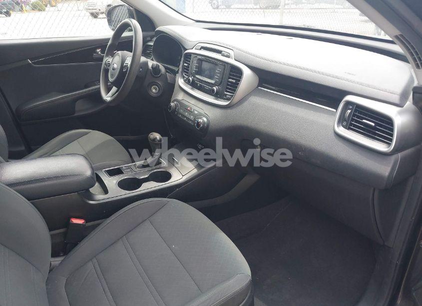 Photo 5 of 2016 Kia Sorento 2.4L LX (VIN 5XYPG4A37GG050554)