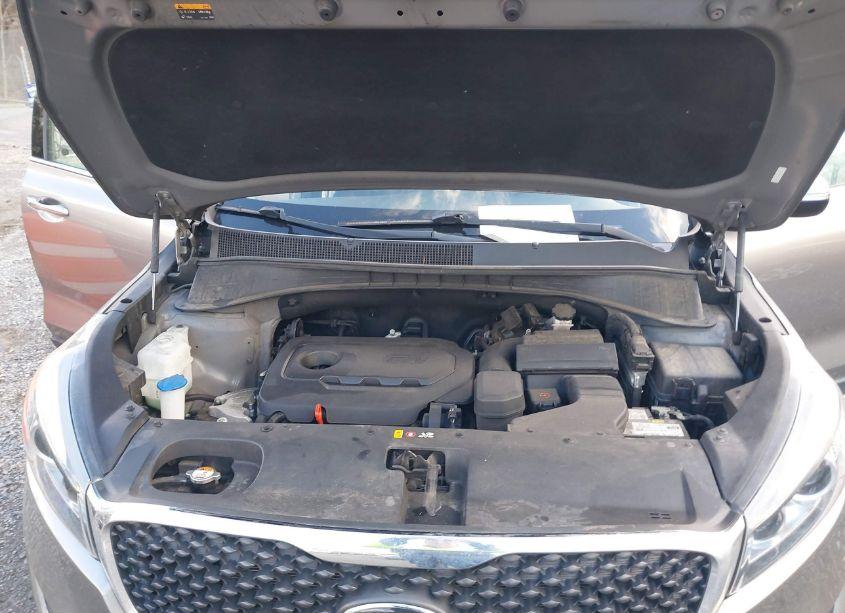 Photo 10 of 2016 Kia Sorento 2.4L LX (VIN 5XYPG4A37GG052045)