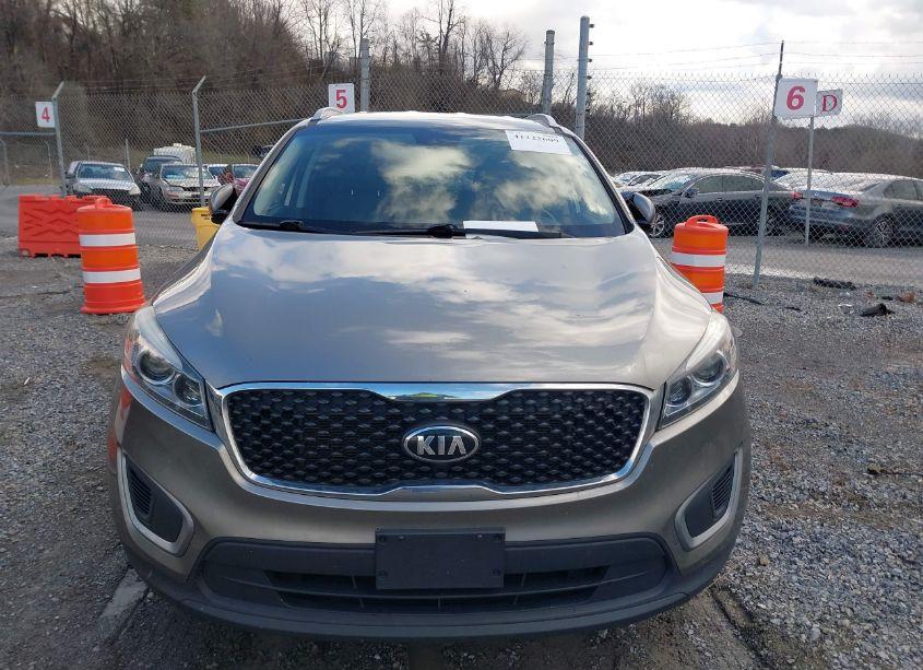 Photo 12 of 2016 Kia Sorento 2.4L LX (VIN 5XYPG4A37GG052045)