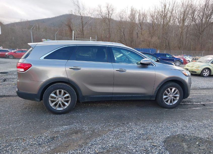 Photo 13 of 2016 Kia Sorento 2.4L LX (VIN 5XYPG4A37GG052045)