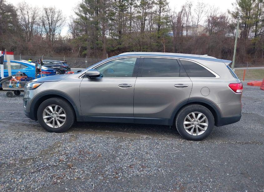Photo 14 of 2016 Kia Sorento 2.4L LX (VIN 5XYPG4A37GG052045)