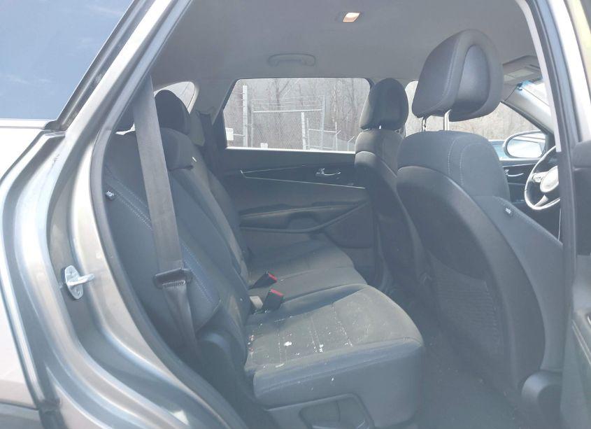 Photo 8 of 2016 Kia Sorento 2.4L LX (VIN 5XYPG4A37GG052045)