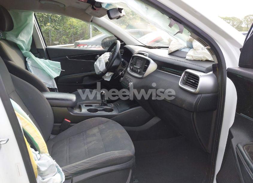 Photo 5 of 2016 Kia Sorento 2.4L LX (VIN 5XYPG4A37GG089824)