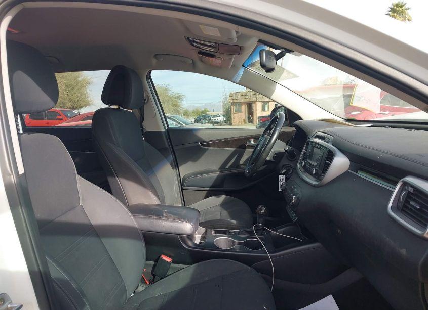 Photo 5 of 2016 Kia Sorento 2.4L LX (VIN 5XYPG4A37GG153697)