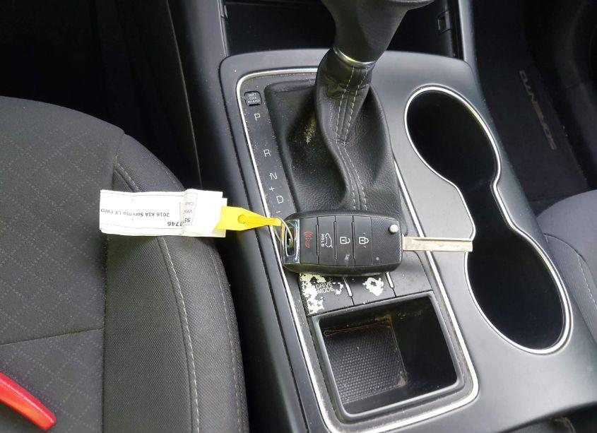 Photo 11 of 2016 Kia Sorento 2.4L L (VIN 5XYPG4A37GG171570)