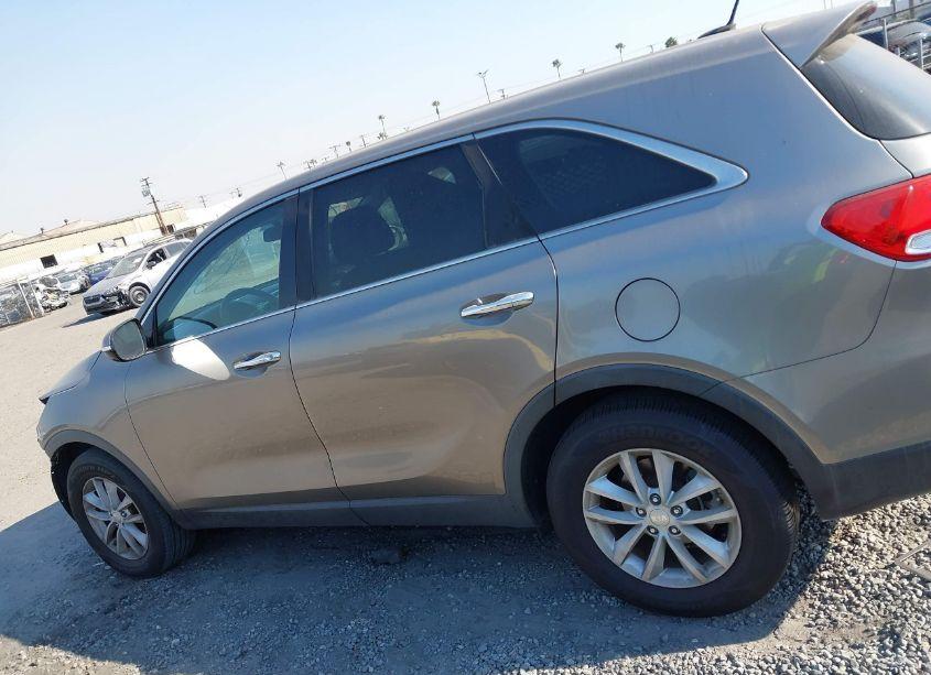 Photo 14 of 2016 Kia Sorento 2.4L L (VIN 5XYPG4A37GG171570)