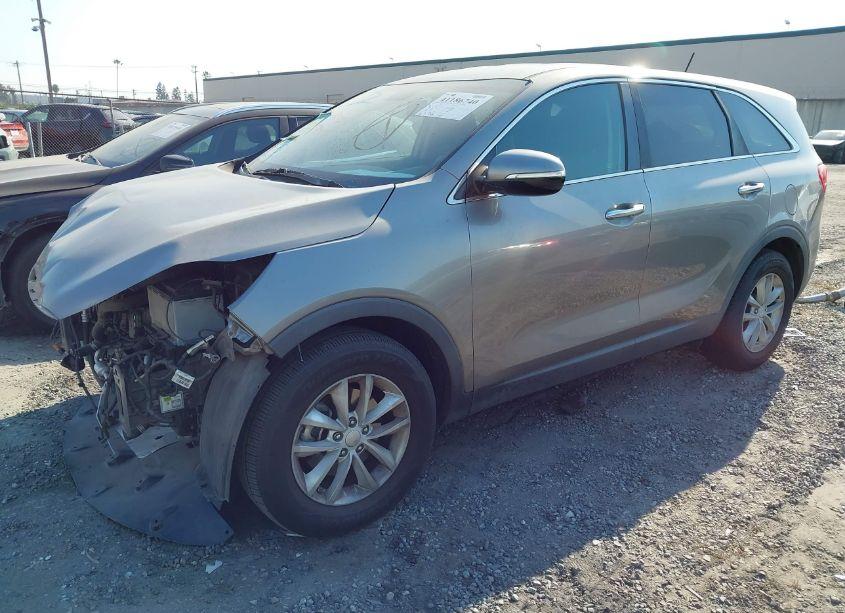 Photo 2 of 2016 Kia Sorento 2.4L L (VIN 5XYPG4A37GG171570)