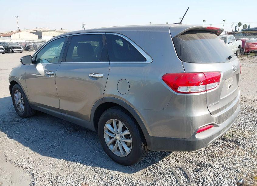 Photo 3 of 2016 Kia Sorento 2.4L L (VIN 5XYPG4A37GG171570)