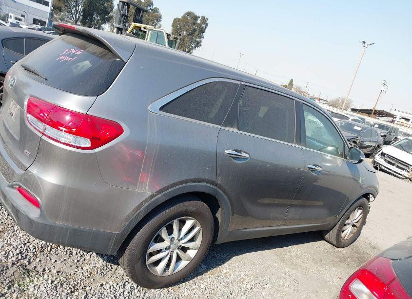 Photo 4 of 2016 Kia Sorento 2.4L L (VIN 5XYPG4A37GG171570)