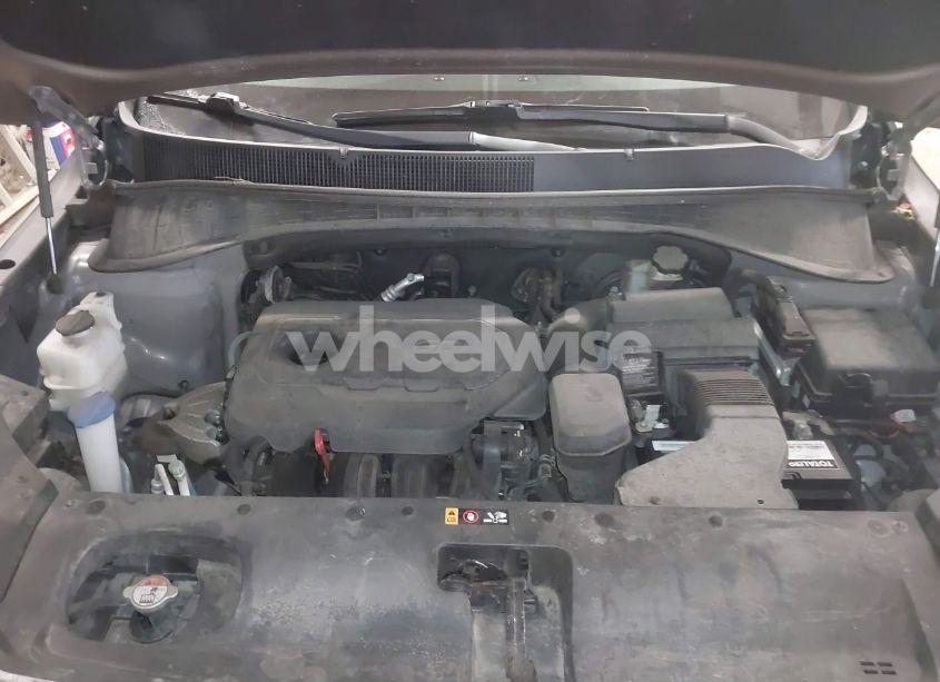 Photo 10 of 2016 Kia Sorento 2.4L LX (VIN 5XYPG4A37GG180950)