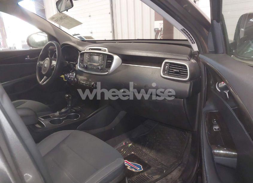 Photo 5 of 2016 Kia Sorento 2.4L LX (VIN 5XYPG4A37GG180950)