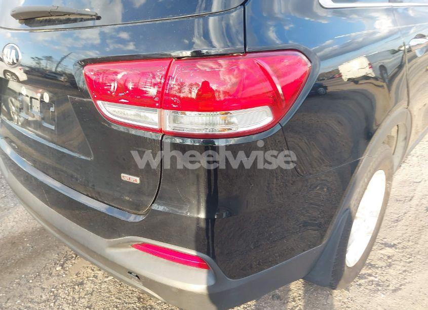 Photo 6 of 2016 Kia Sorento 2.4L L (VIN 5XYPG4A37GG186697)