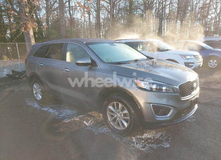 2017 Kia Sorento 2.4L L (VIN 5XYPG4A37HG216881) main photo