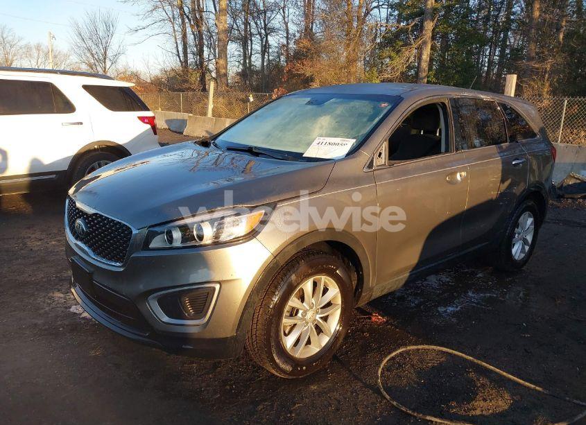 Photo 2 of 2017 Kia Sorento 2.4L L (VIN 5XYPG4A37HG216881)