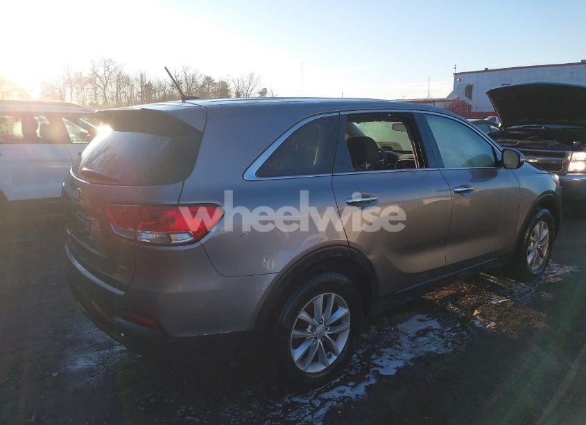 Photo 4 of 2017 Kia Sorento 2.4L L (VIN 5XYPG4A37HG216881)