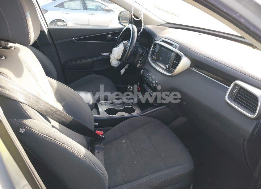 Photo 5 of 2017 Kia Sorento 2.4L LX (VIN 5XYPG4A37HG239450)