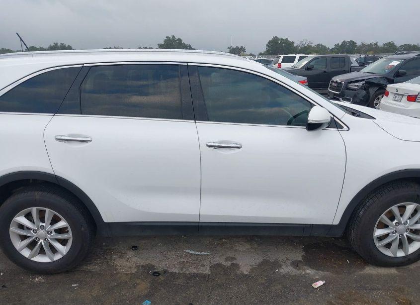 Photo 13 of 2017 Kia Sorento 2.4L LX (VIN 5XYPG4A37HG250187)