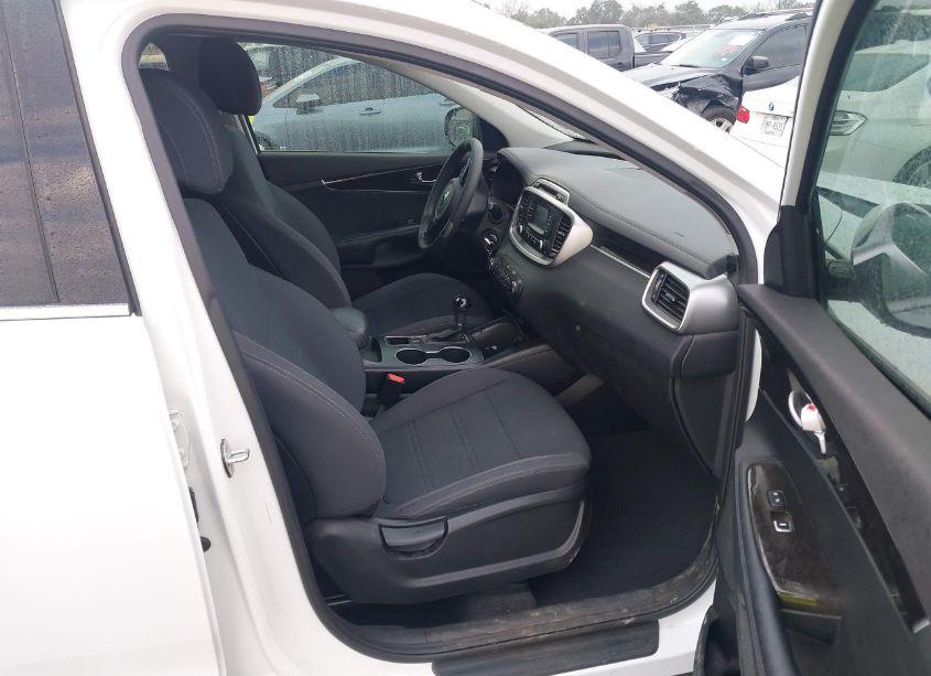 Photo 5 of 2017 Kia Sorento 2.4L LX (VIN 5XYPG4A37HG250187)