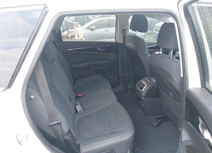 Photo 8 of 2017 Kia Sorento 2.4L LX (VIN 5XYPG4A37HG250187)