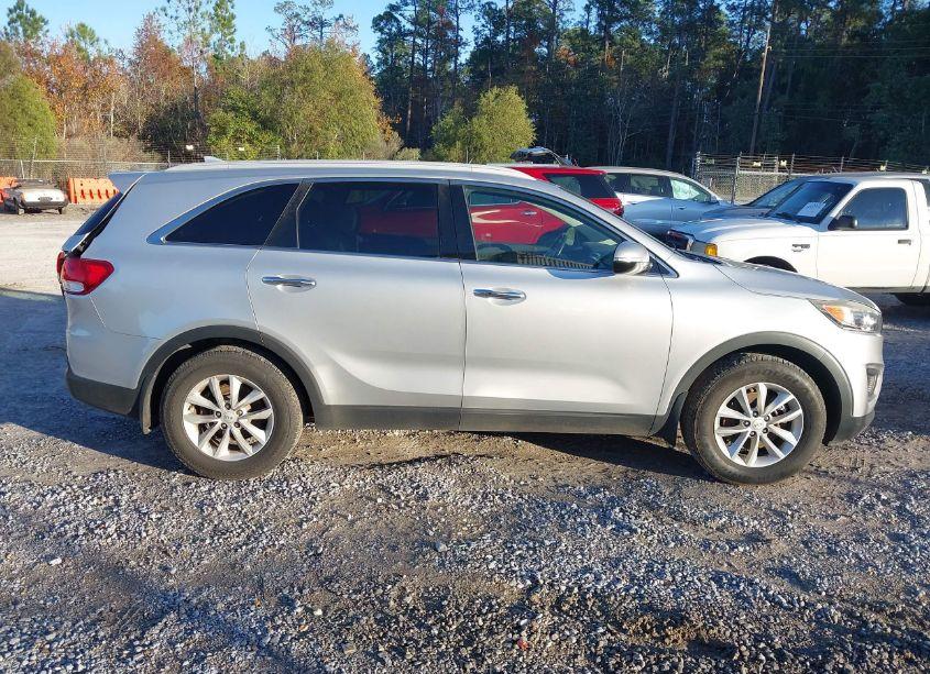 Photo 13 of 2017 Kia Sorento 2.4L LX (VIN 5XYPG4A37HG279057)