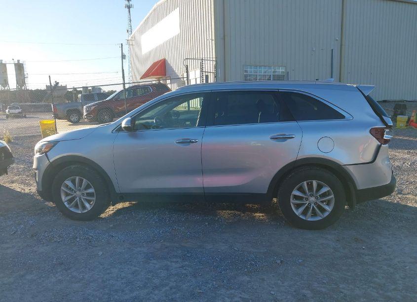 Photo 14 of 2017 Kia Sorento 2.4L LX (VIN 5XYPG4A37HG279057)