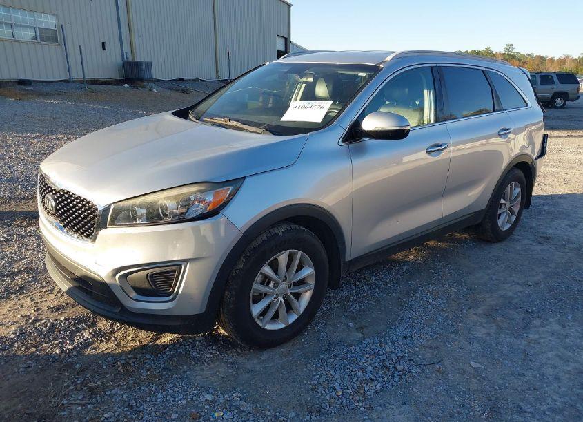 Photo 2 of 2017 Kia Sorento 2.4L LX (VIN 5XYPG4A37HG279057)
