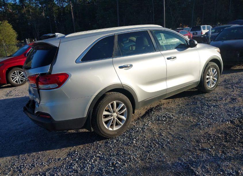 Photo 4 of 2017 Kia Sorento 2.4L LX (VIN 5XYPG4A37HG279057)