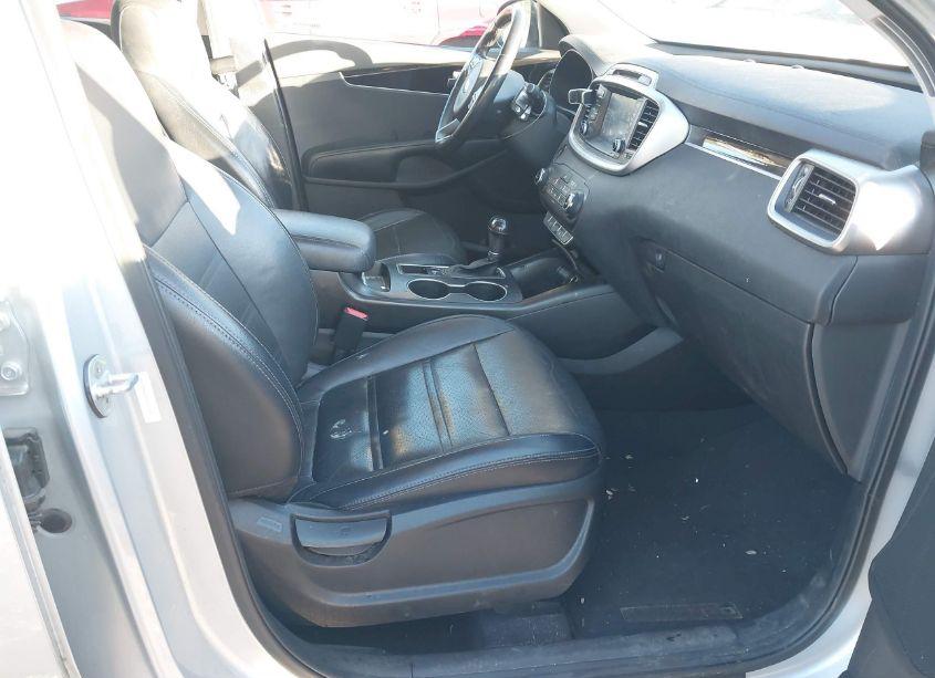 Photo 5 of 2017 Kia Sorento 2.4L LX (VIN 5XYPG4A37HG279057)
